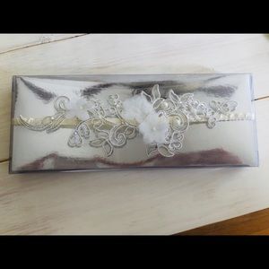 Bride’s garter by Weddingstar